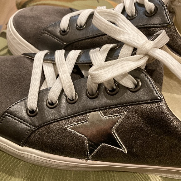 Boutique by Corkys pewter silver grey sneakers with silver star size 7 - Picture 5 of 13
